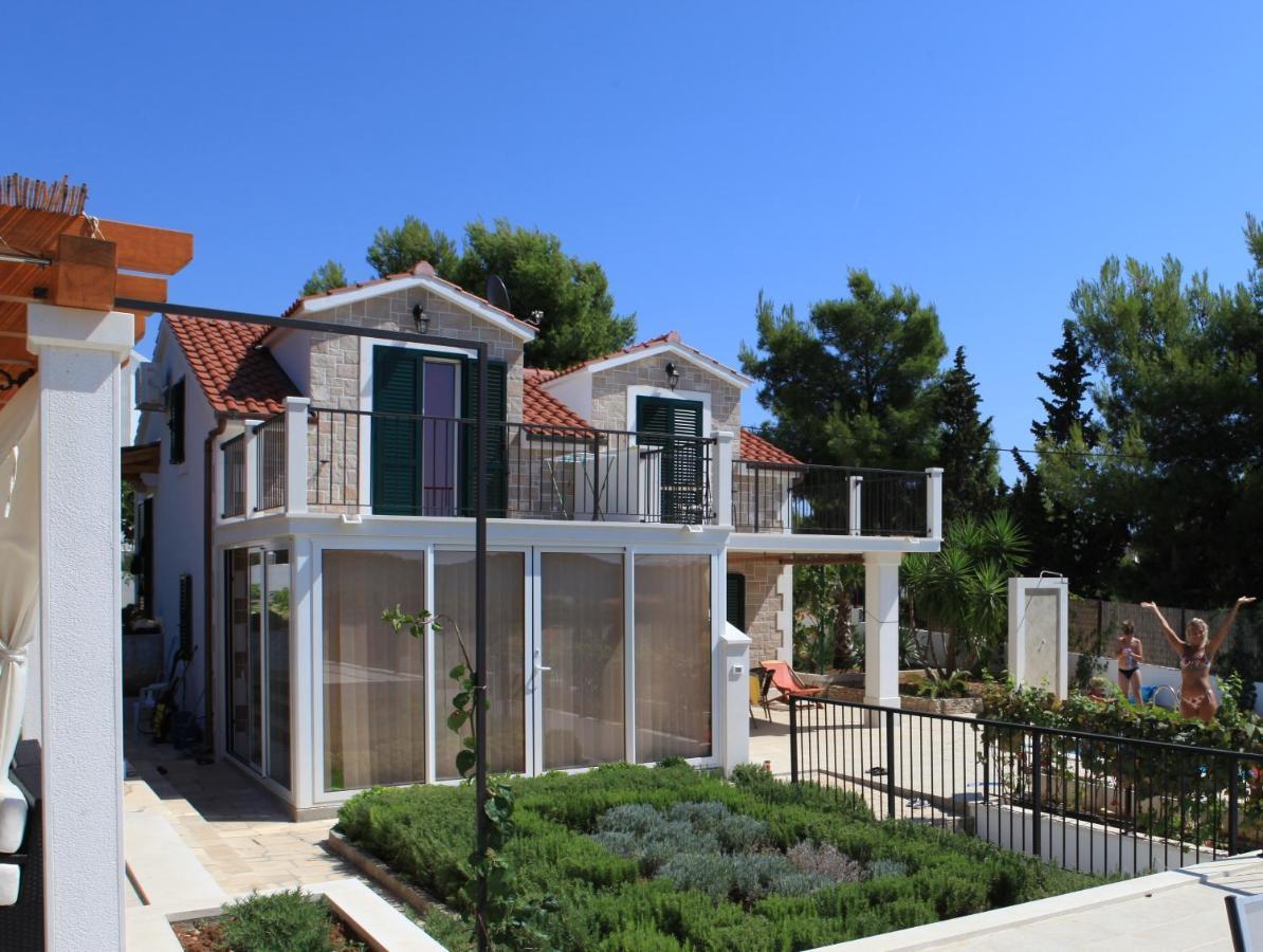 Villa Julia Milna  Exterior foto