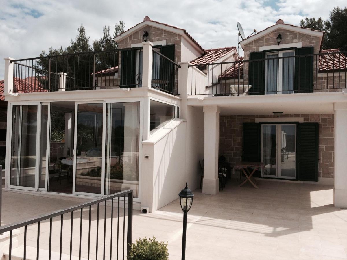 Villa Julia Milna  Exterior foto