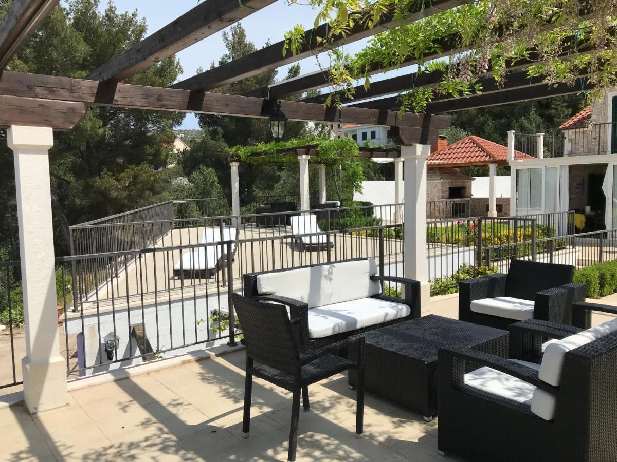 Villa Julia Milna  Exterior foto