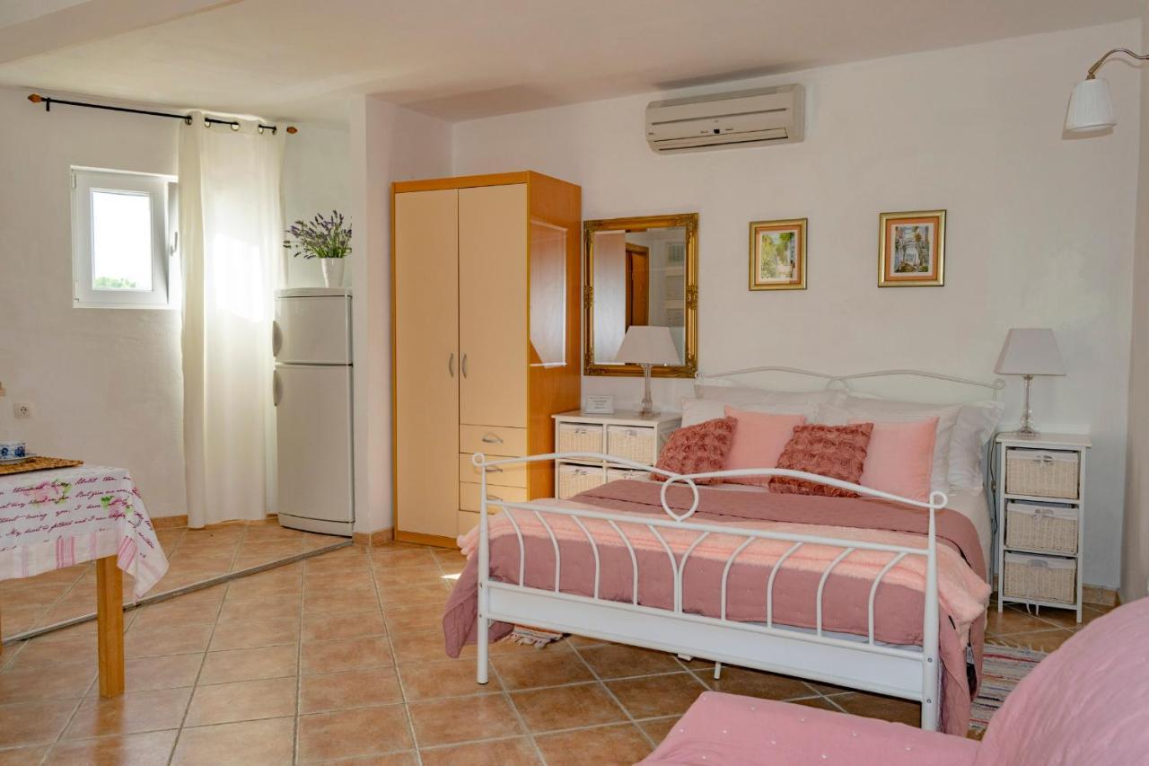 Villa Julia Milna  Exterior foto