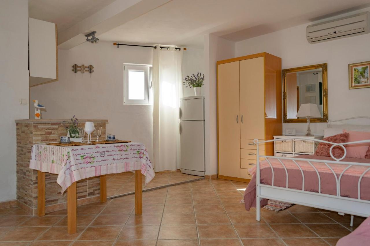 Villa Julia Milna  Exterior foto