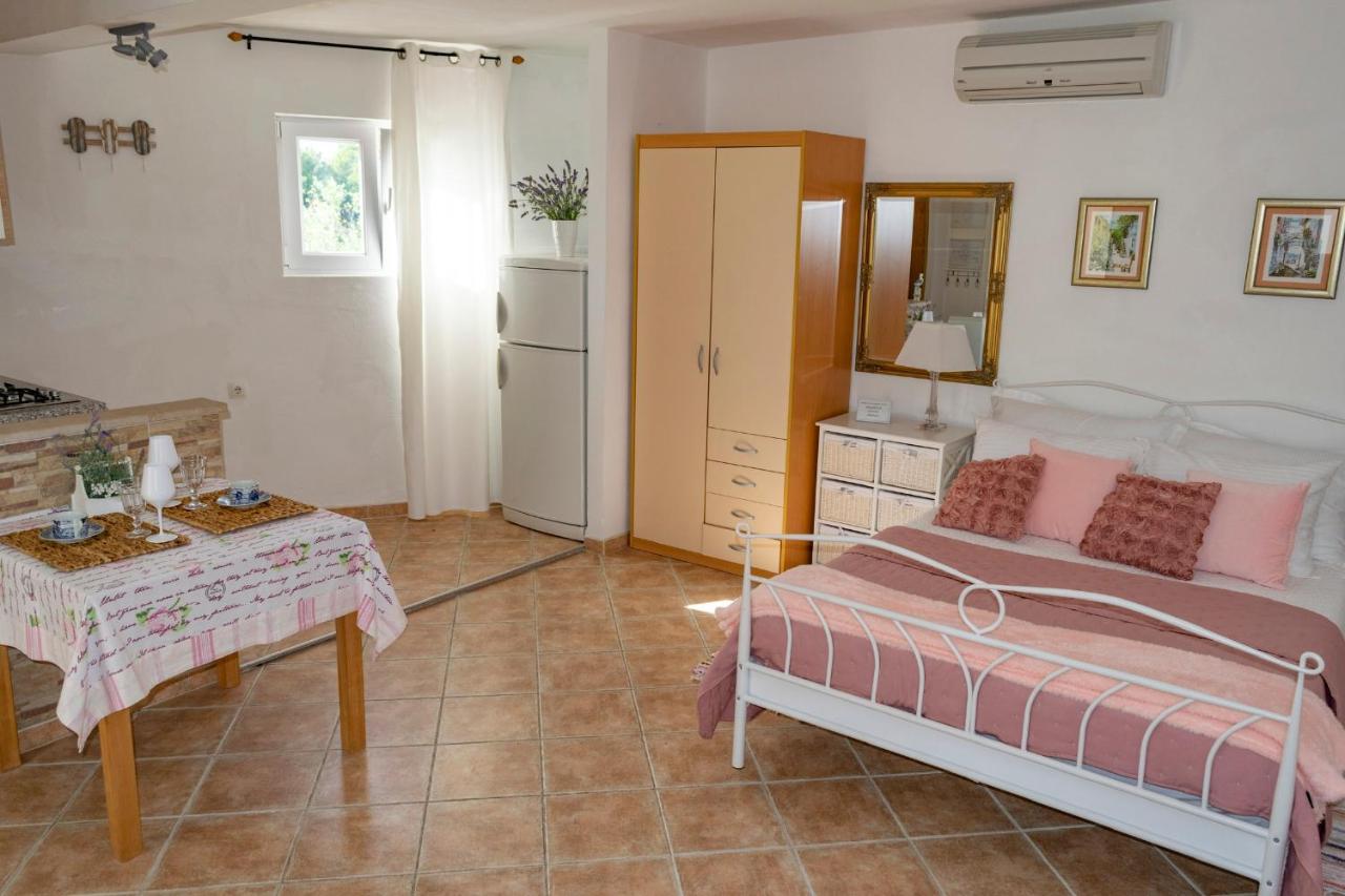 Villa Julia Milna  Exterior foto
